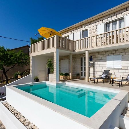 Holiday Home Vallis ポヴィヤ エクステリア 写真