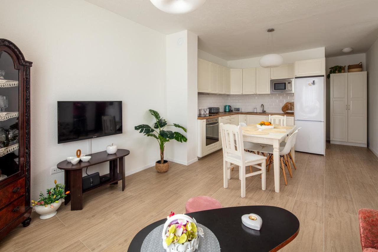 Holiday Home Vallis ポヴィヤ エクステリア 写真